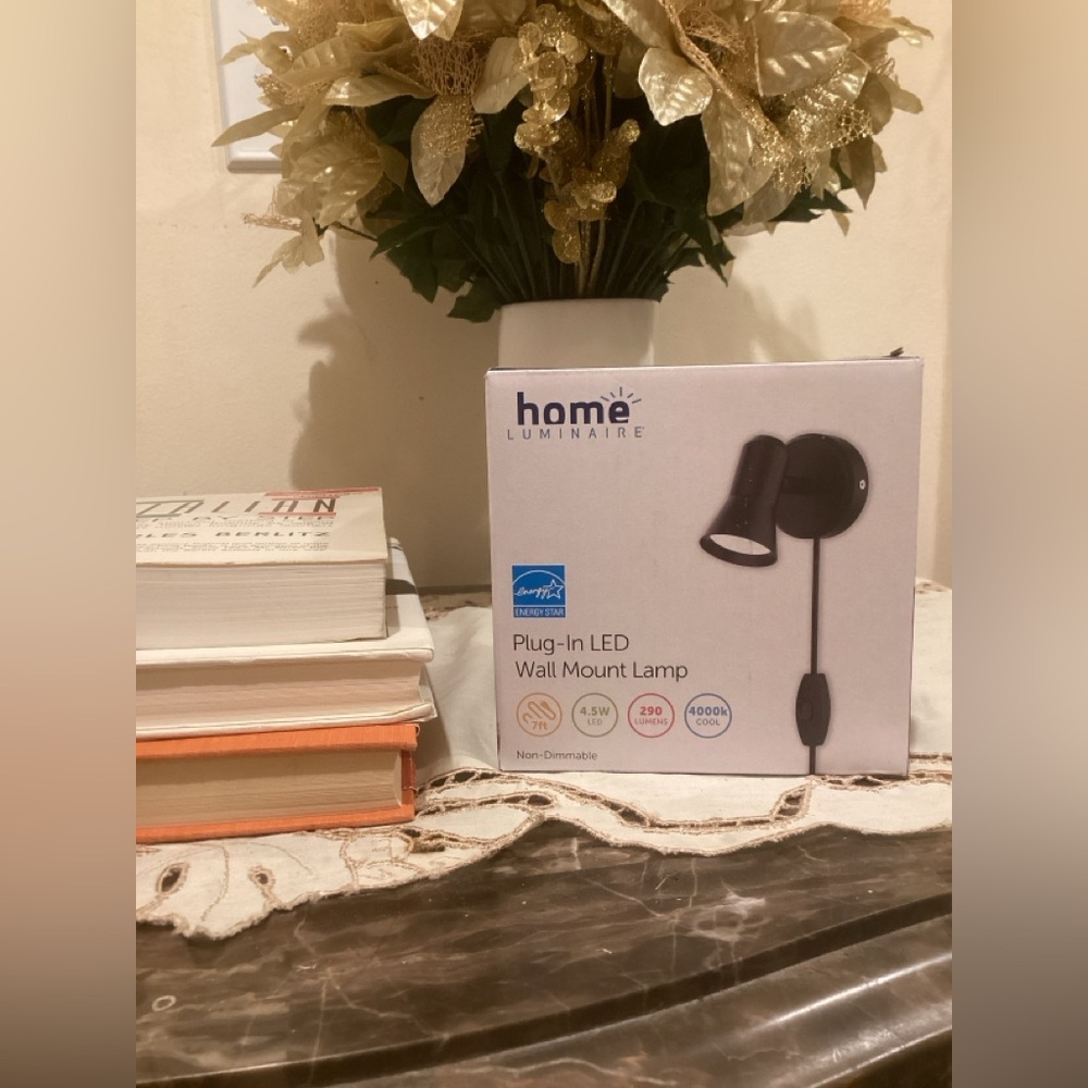 NEW Home Luminaire Black Plug-In LED Wall Mount Lamp